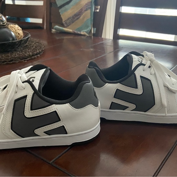 Mens Etnies shoes - Picture 2 of 3
